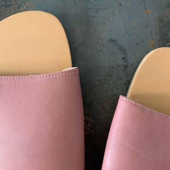 Urban Outfitters tan slides - Picture 5 of 7